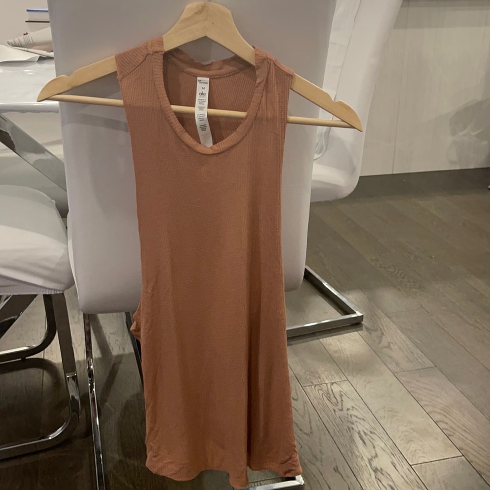 Alo yoga tank - blush colour size M